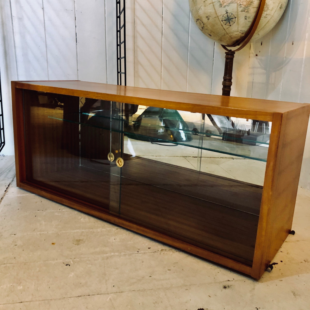 Jon Jansens Floor Stringer Shelves – Storytellers